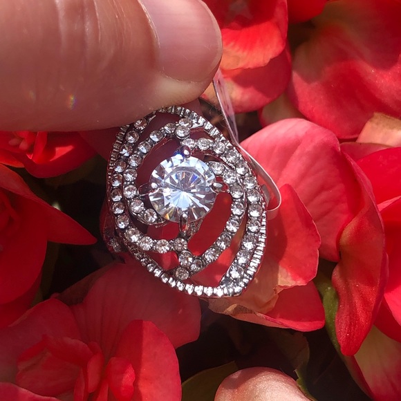 EyeCatcher stunning ring   Big Sparkly size 9 - Picture 3 of 5